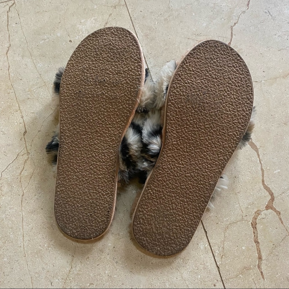 ANTHROPOLOGIE Fownes Lexie Leopard Plush Faux Fur Slippers Size M/L - Picture 6 of 7